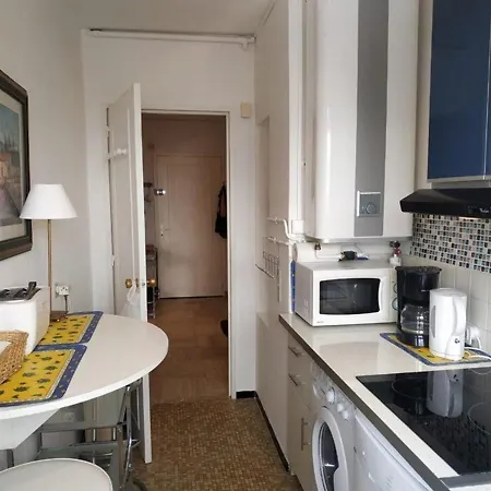1er Etage Avec Parking, Proche Et Commerces, - Fr-1-335-165 Hyeres