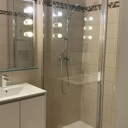 1er Etage Avec Parking, Proche Et Commerces, - Fr-1-335-165 Apartman Hyères